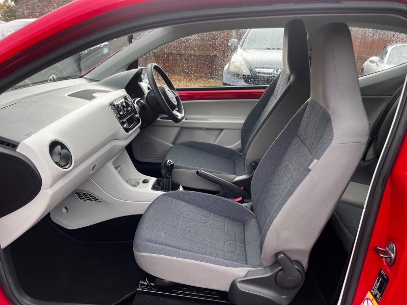 VOLKSWAGEN UP