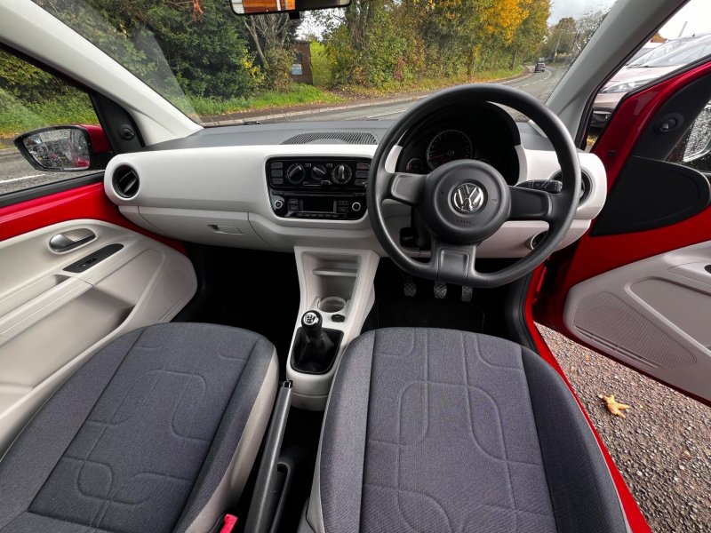 VOLKSWAGEN UP