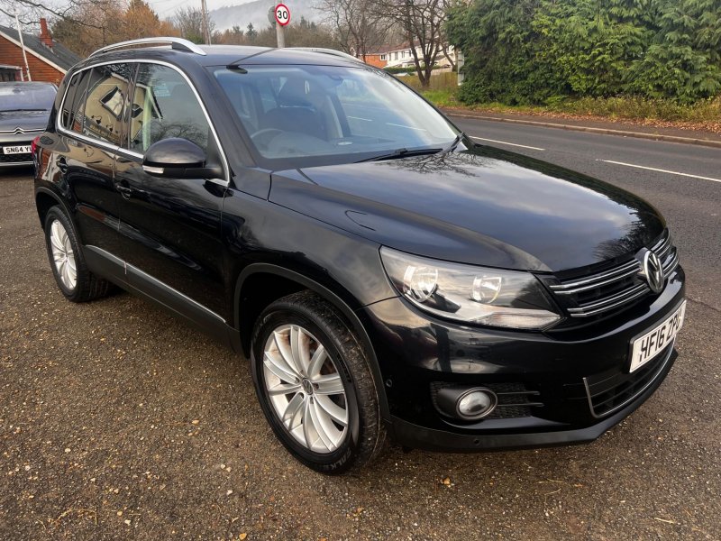 VOLKSWAGEN TIGUAN
