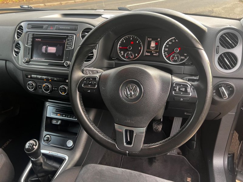 VOLKSWAGEN TIGUAN